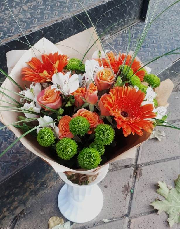 Букет цветов из: Герберы, Хризантемы, Альстромерии и Розы в Светлые Горы