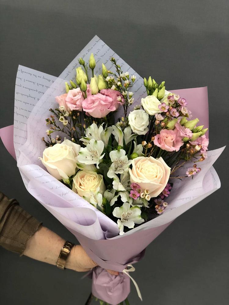 Букет цветов из: Альстромерии, Розы и Лизиантусы в Светлые Горы