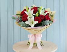 Букет цветов из:  Лилии и Розы в Светлые Горы