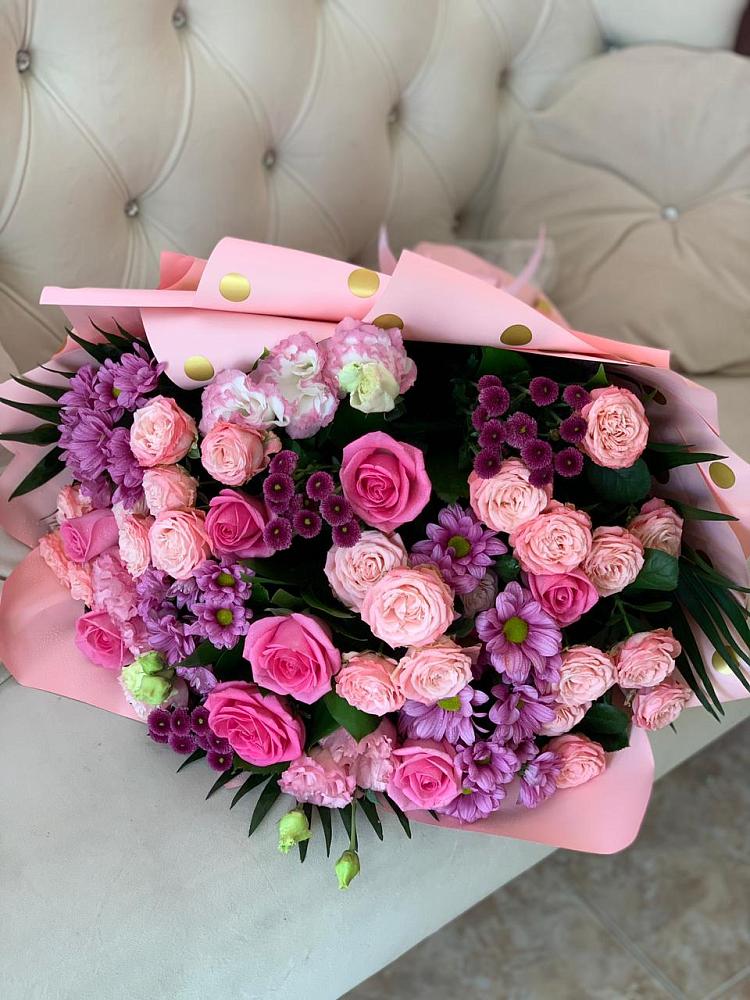 Букет цветов из: Хризантемы, Розы и Лизиантусы в Светлые Горы