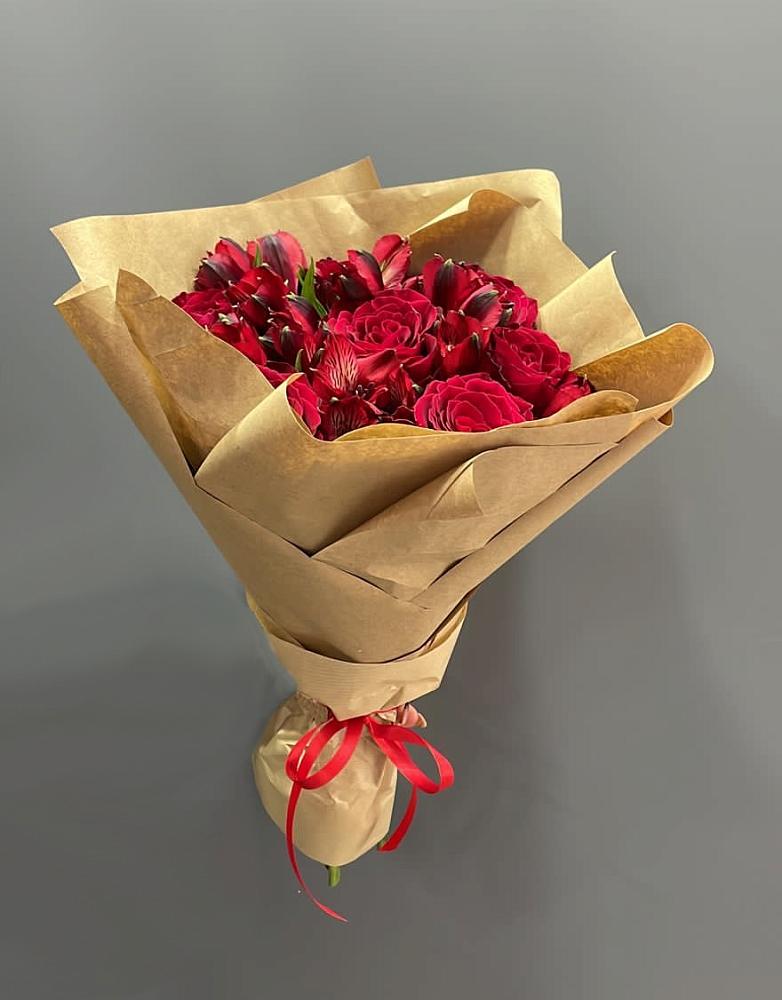 Букет цветов из: Альстромерии и Розы в Светлые Горы