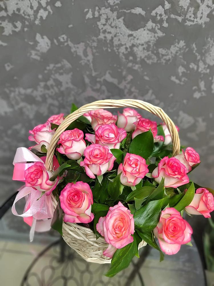 Цветочная композиция из Розы в корзине в Светлые Горы