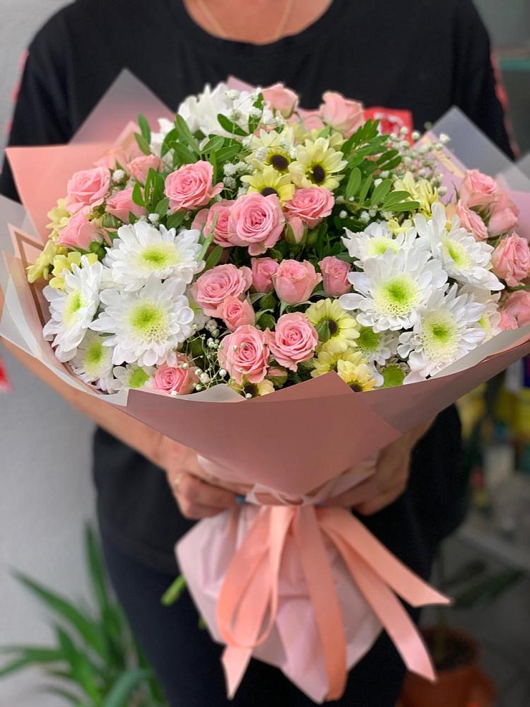 Букет цветов из: Розы и Хризантемы в Светлые Горы