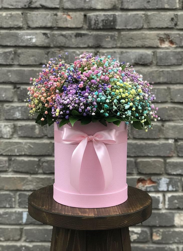 Цветочная композиция из Гипсофила и Розы в шляпной коробке в Светлые Горы