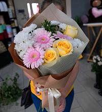 Букет цветов из:  Герберы, Розы и Хризантемы в Светлые Горы