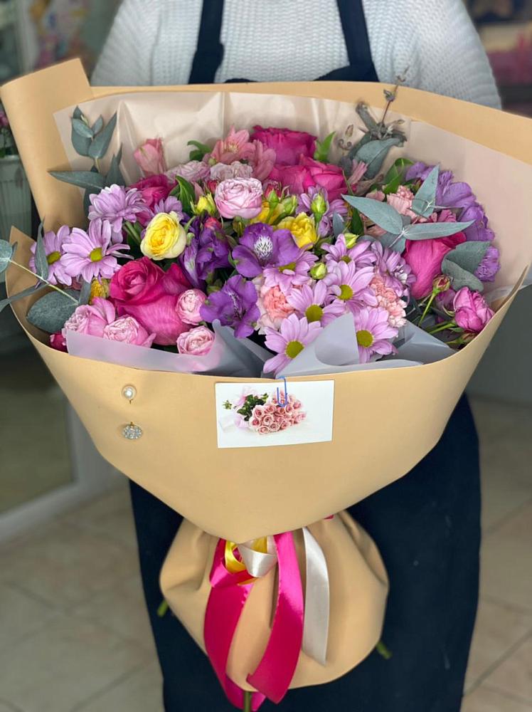 Букет цветов из: Хризантемы, Гвоздики и Альстромерии в Светлые Горы