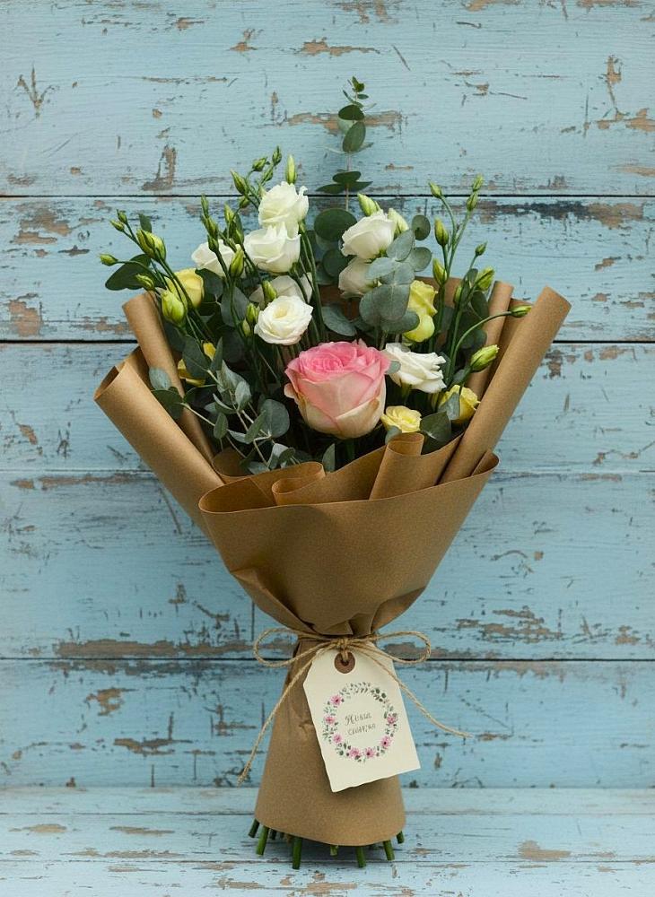 Букет цветов из: Розы и Лизиантусы в Светлые Горы