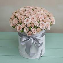 Цветочная композиция из Розы в шляпной коробке в Светлые Горы