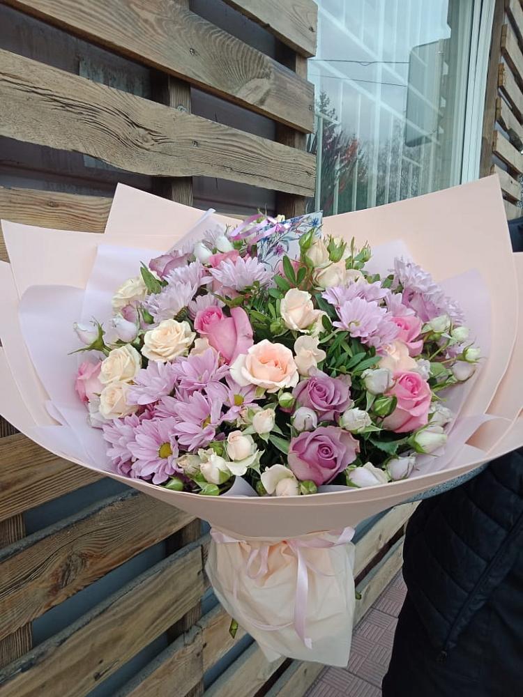 Букет цветов из: Розы и Хризантемы в Светлые Горы