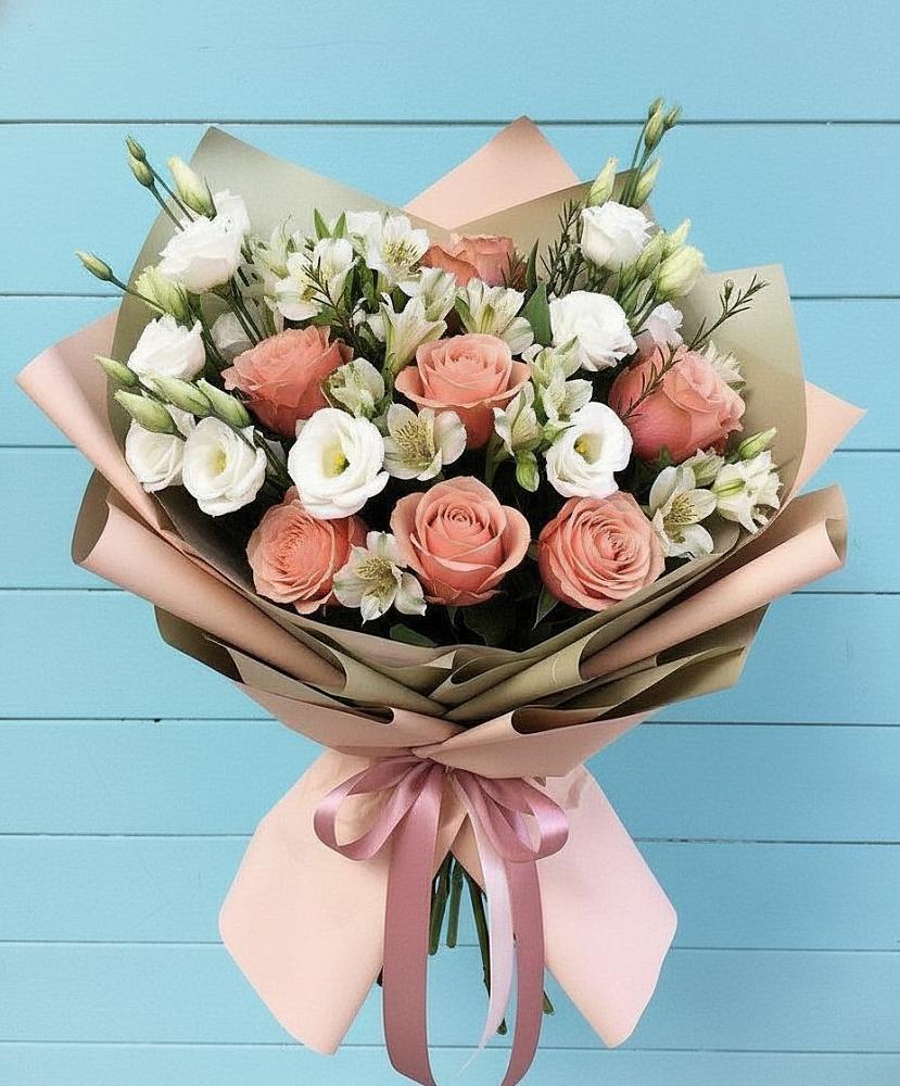 Букет цветов из: Розы, Альстромерии и Лизиантусы в Светлые Горы