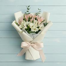 Букет цветов из:  Альстромерии в Светлые Горы