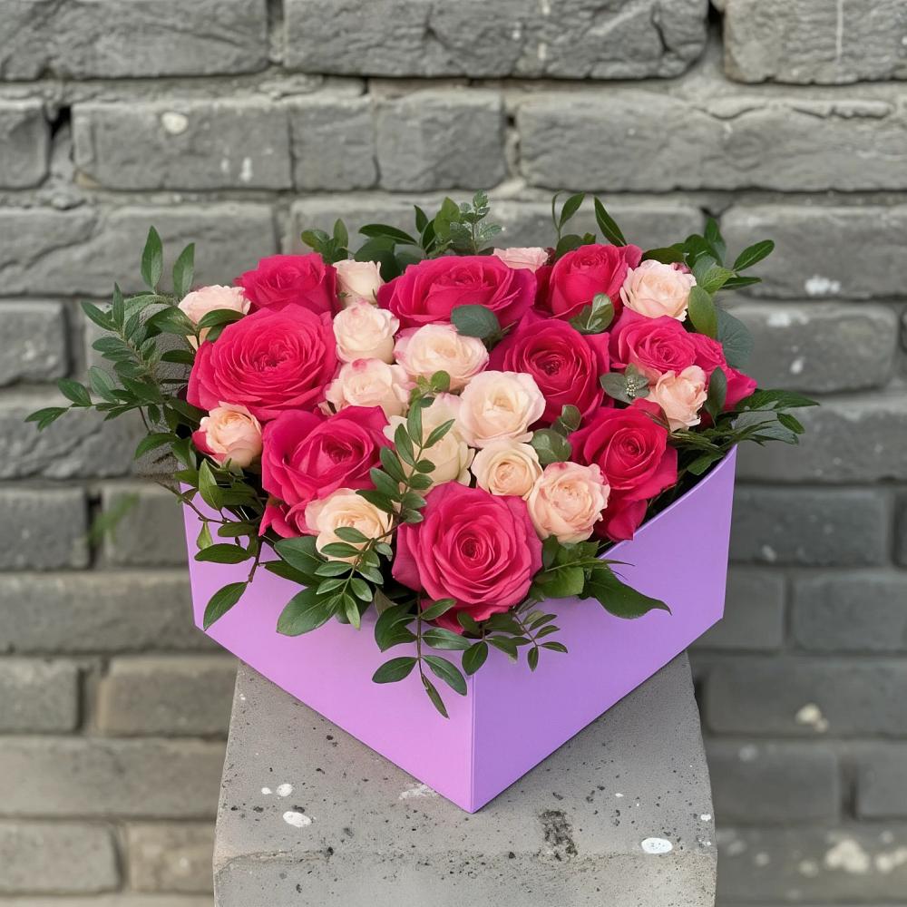 Цветочная композиция из Розы в коробке в Светлые Горы