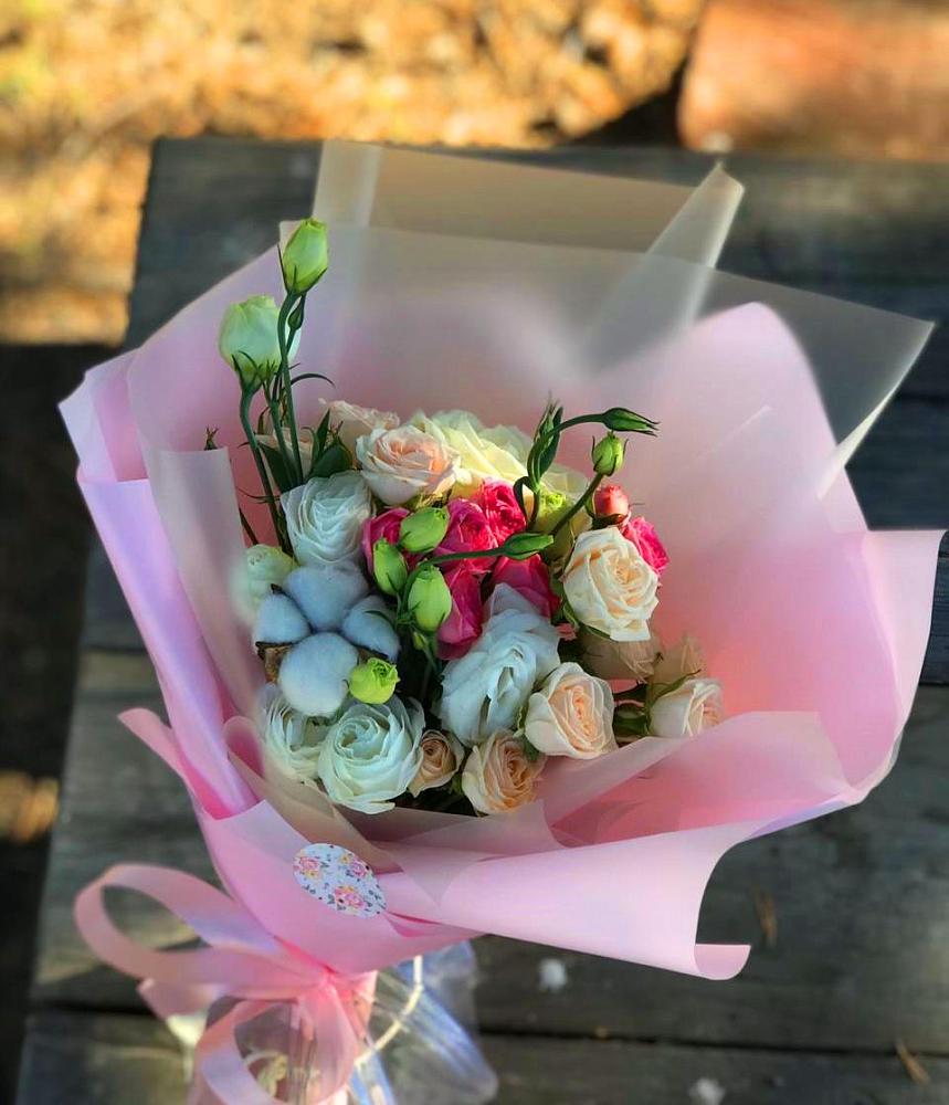 Букет цветов из: Розы и Лизиантусы в Светлые Горы