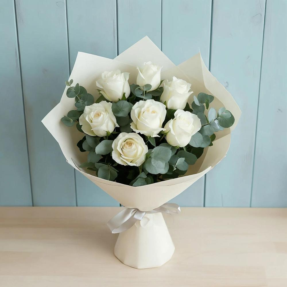 Букет Белые розы в Эвкалипте в Светлые Горы