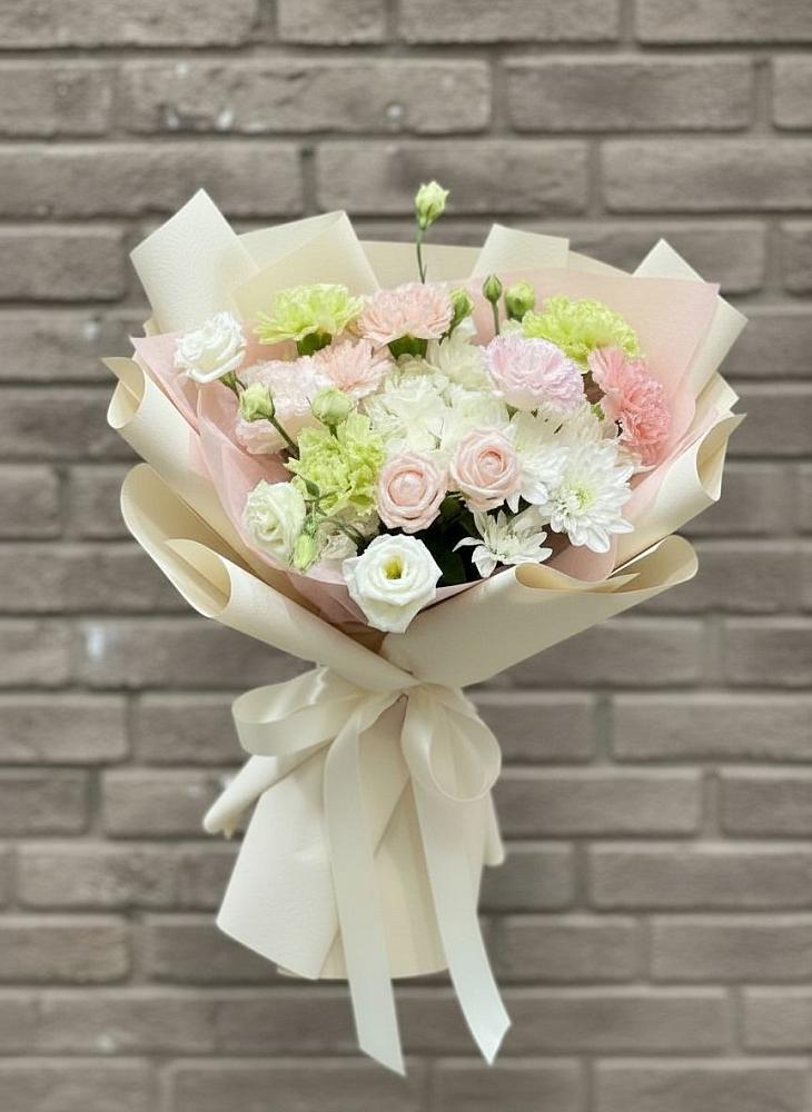 Букет цветов из: Гвоздики, Розы, Лизиантусы и Хризантемы в Светлые Горы