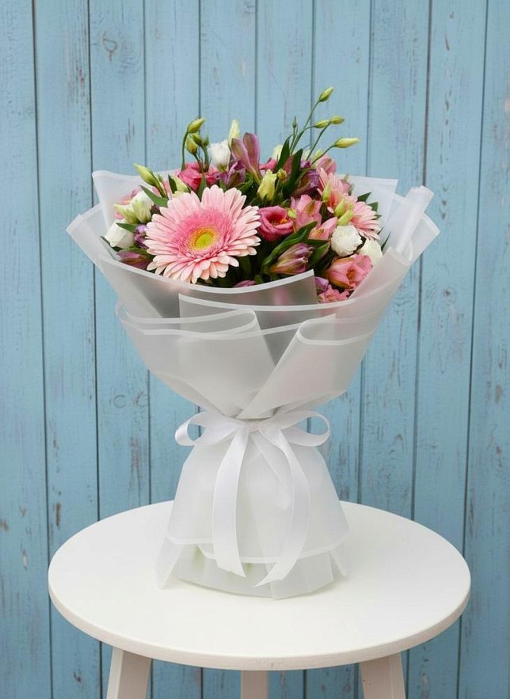 Букет цветов из: Герберы, Альстромерии и Лизиантусы в Светлые Горы