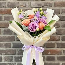 Букет цветов из:  Лизиантусы и Розы в Светлые Горы