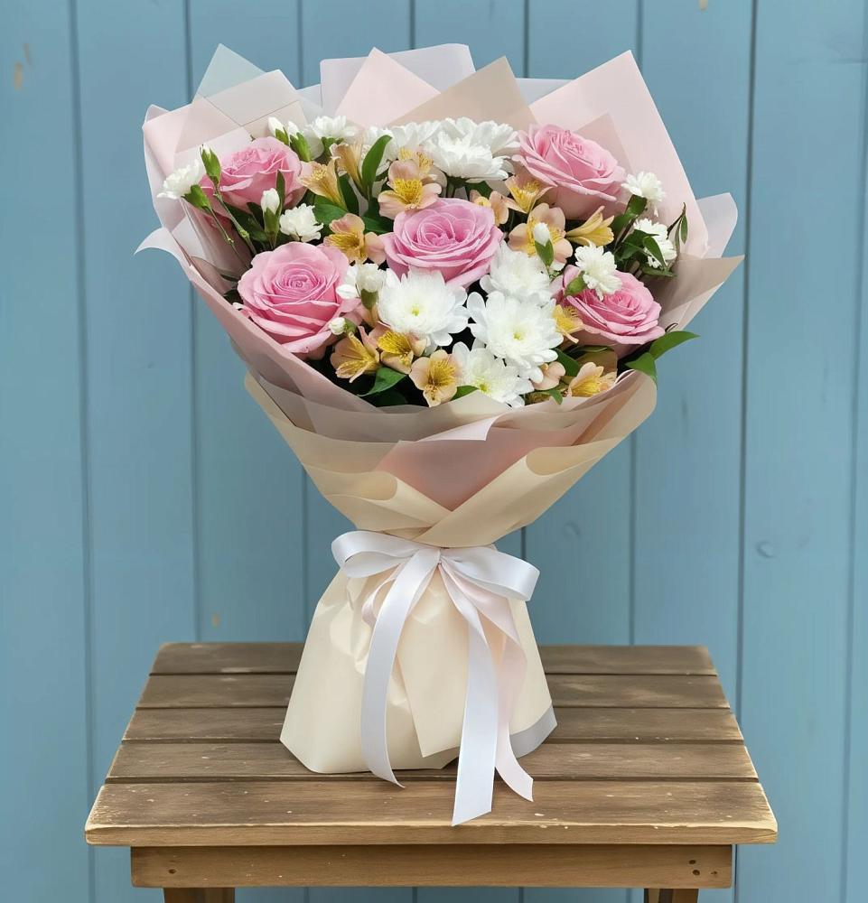 Букет цветов из: Гвоздики, Орхидеи и Розы в Светлые Горы