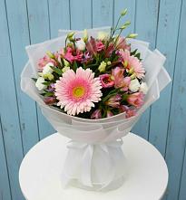 Букет цветов из:  Герберы, Альстромерии и Лизиантусы в Светлые Горы