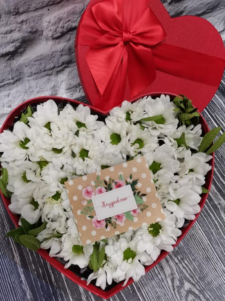 Цветочная композиция из Хризантемы в виде сердца в Светлые Горы