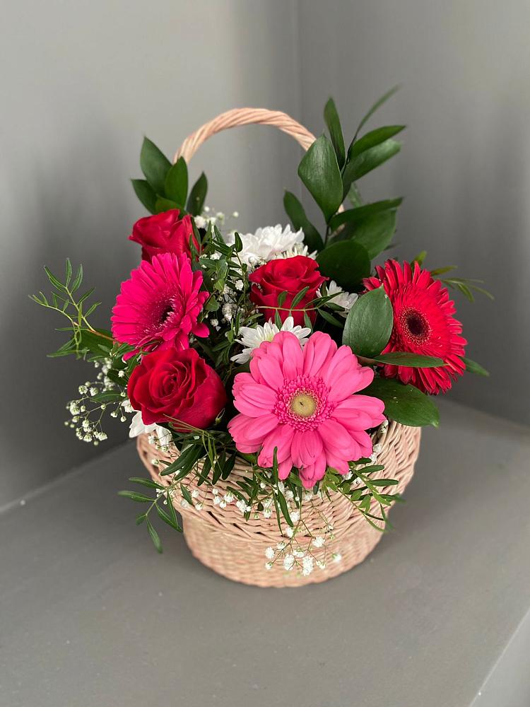 Цветочная композиция из Розы, Хризантемы и Герберы в корзине в Светлые Горы