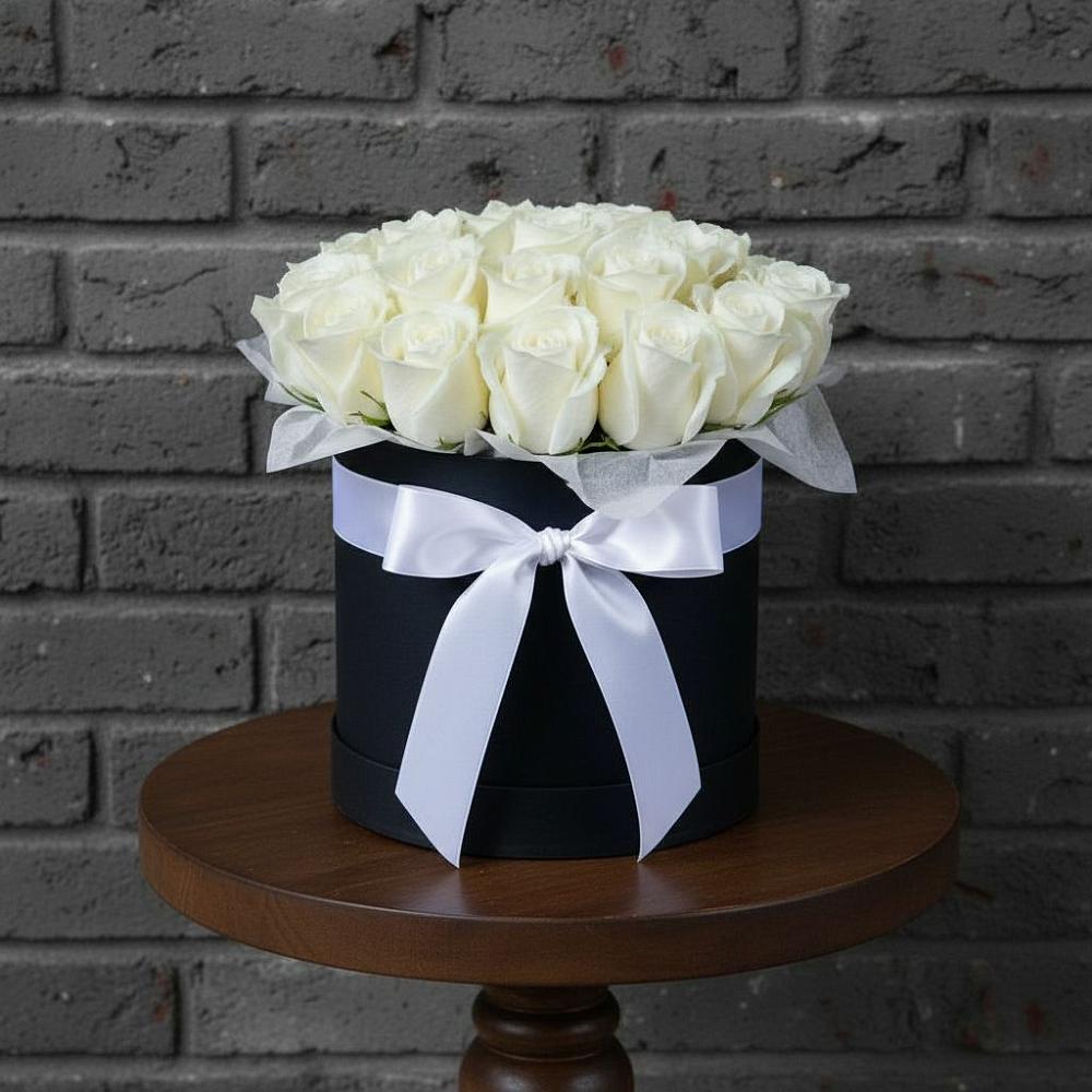 Цветочная композиция из Розы в шляпной коробке в Светлые Горы