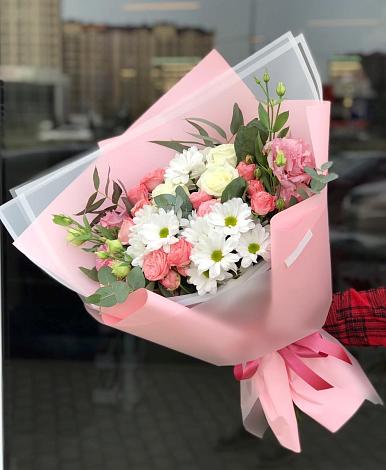 Букет цветов из: Розы, Лизиантусы и Хризантемы в Светлые Горы