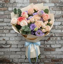 Букет цветов из:  Розы, Лизиантусы и Гвоздики в Светлые Горы
