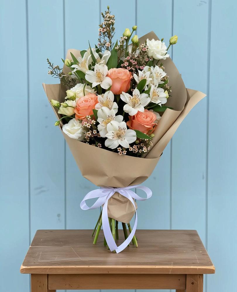 Букет цветов из: Альстромерии, Лизиантусы, Розы и Хризантемы в Светлые Горы