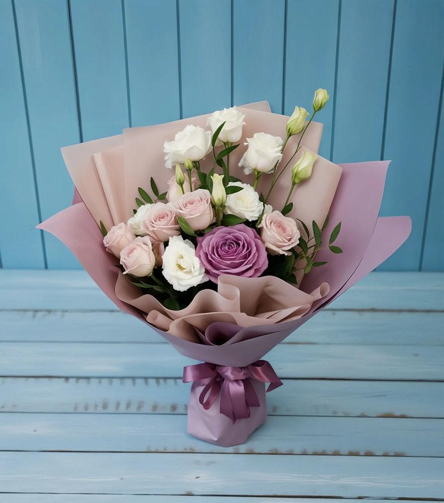 Букет цветов из: Розы и Лизиантусы в Светлые Горы